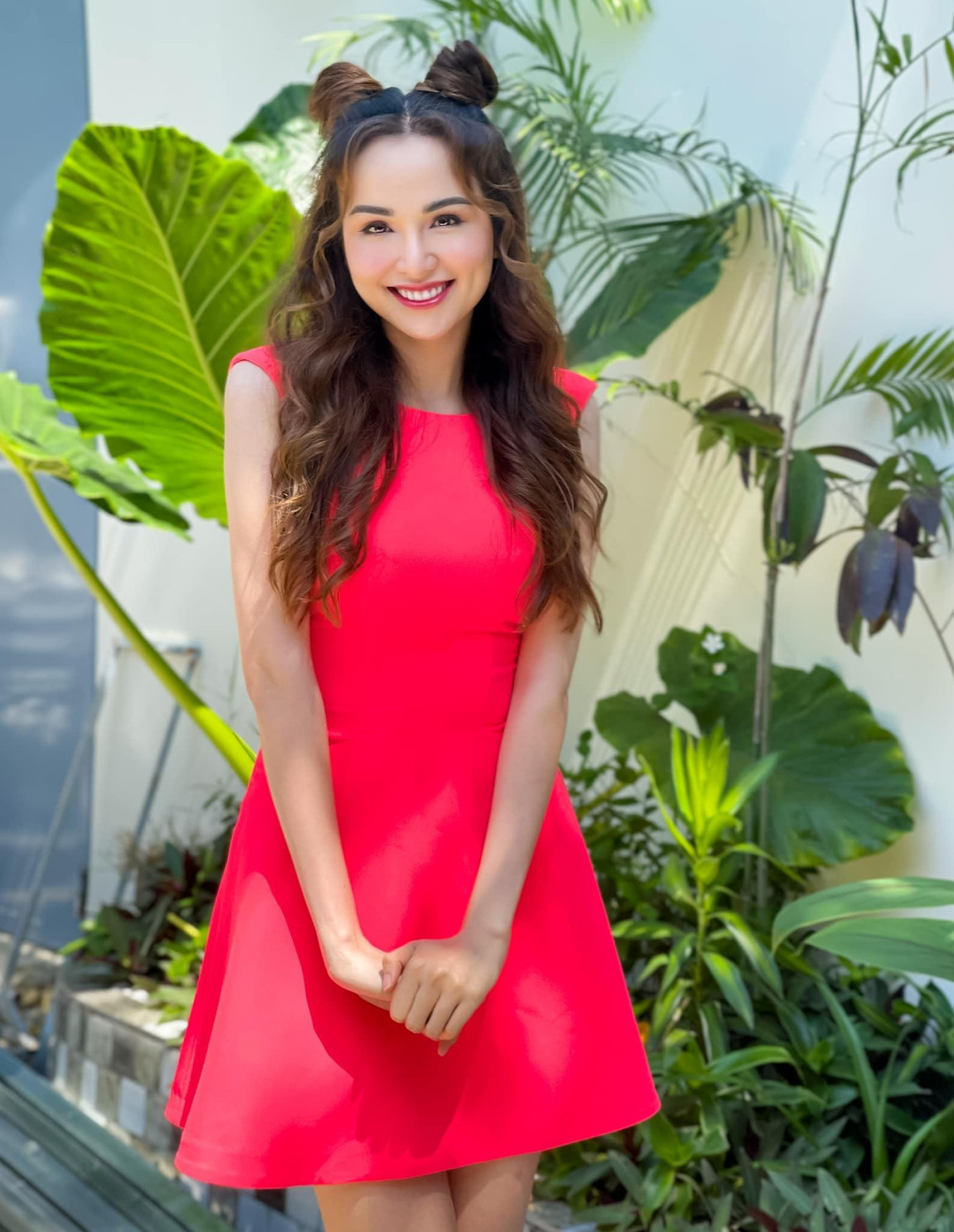 Hoa hậu Diễm Hương đăng ảnh kỷ niệm 11 năm ngày đăng quang Hoa hậu thế giới người Việt 2010. Hoa hậu Diễm Hương đăng ảnh kỷ niệm 11 năm ngày đăng quang Hoa hậu thế giới người Việt 2010.