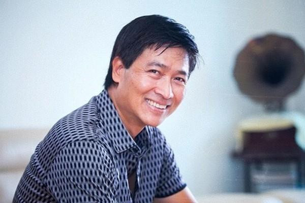 Diễn viên Quốc Tuấn từng tham gia các phim được nhiều khán giả yêu mến như 12A và 4H, Người thổi tù và hàng tổng, Cuốn sổ ghi đời, Cô bé bên hồ, Chuyện tình người lính...