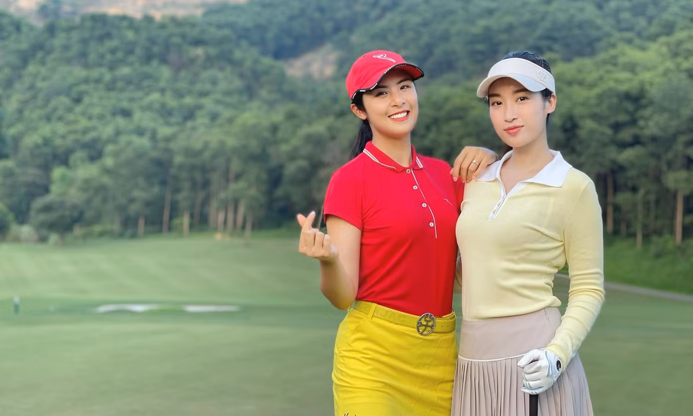 Thời gian gần đây, bộ môn golf rất được giới người đẹp ưa chuộng và theo đuổi luyện tập. Hoa hậu Ngọc Hân, Đỗ Mỹ Linh, Jennifer Phạm, Á hậu Huyền My...đề có đam mê với bộ môn này và trở thành những người bạn thân thiết trên sân golf.