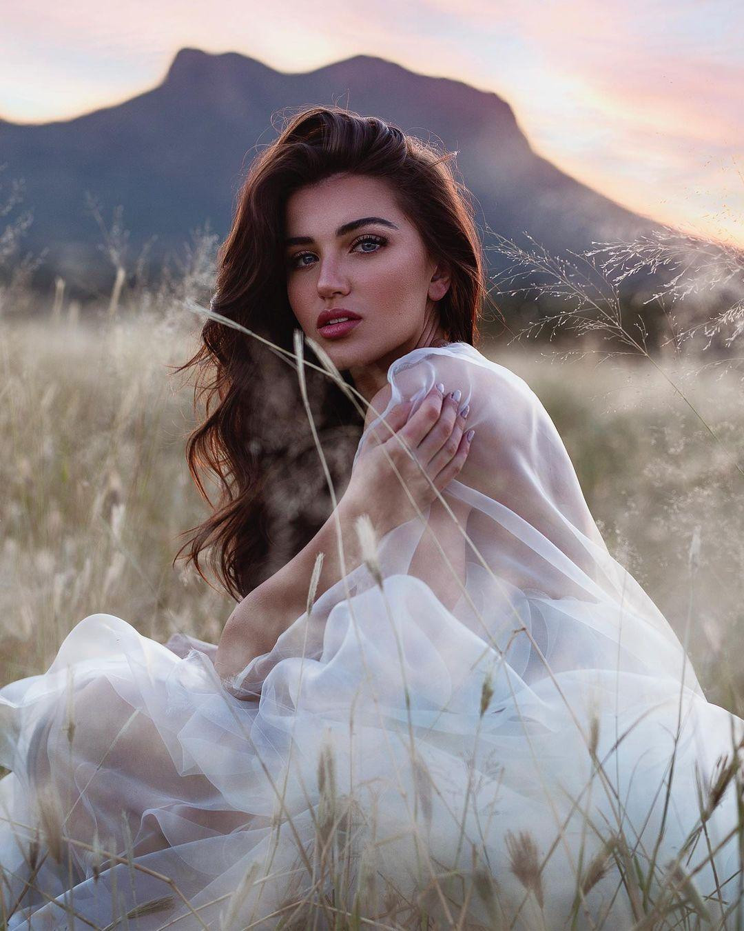 Chanique Rabe năm nay 24 tuổi, sở hữu chiều cao 1,76m và số đo ba vòng đẹp mắt 86-65-91.