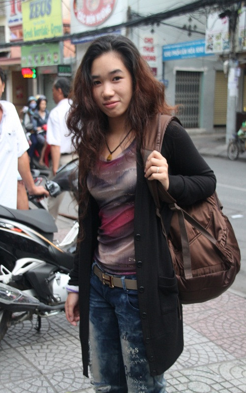 Bạn Cao Thùy Vân, dự thi khoa diễn viên, sáng nay Vân sẽ xem phim để phân tích phim