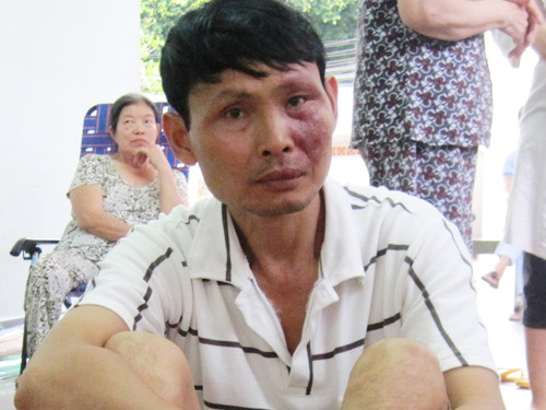 Ông Trần Minh Hòa đang lo lắng không có tiền đóng viện phí cho con