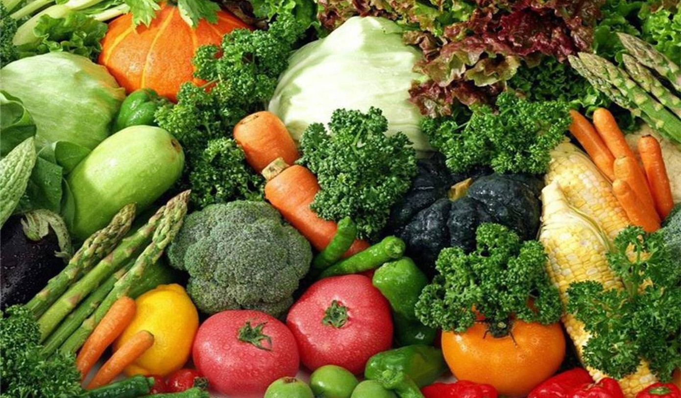 Bổ sung rau xanh và hoa quả vào thực đơn hàng ngày để duy trì làn da khỏe, sạch mụn. Bổ sung rau xanh và hoa quả vào thực đơn hàng ngày để duy trì làn da khỏe, sạch mụn.