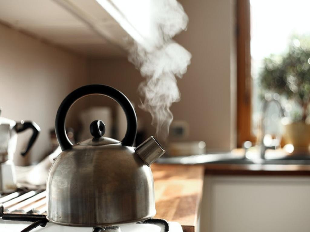 Luôn đảm bảo ăn chín uống sôi để phòng ngộ độc thực phẩm.