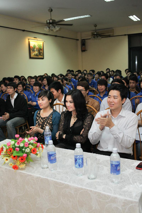 Đại sứ Thanh Lam kêu gọi các bạn sinh viên trường Đại học Kinh tế Quốc dân: 