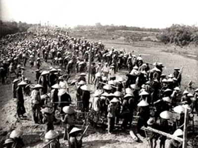 Khí thế lao động tập thể trên công trình thủy lợi Hiệp Hòa ngày ấy Ảnh: tư liệu