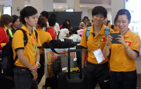 Các thành viên của tuyển bóng đá nữ Việt Nam đã có mặt tại Myanmar. Các thành viên của tuyển bóng đá nữ Việt Nam đã có mặt tại Myanmar