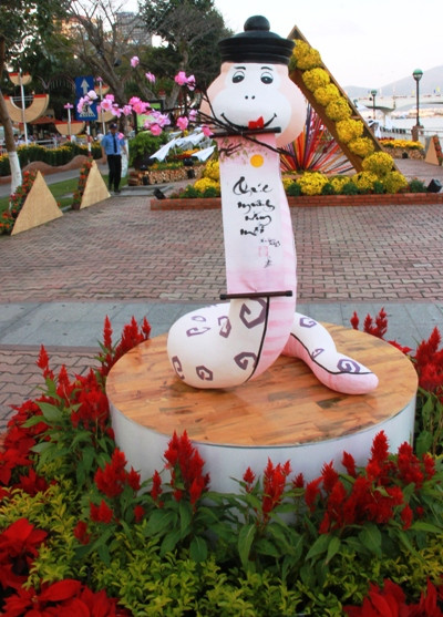 và ngộ nghĩnh, vui tươi với những biểu tượng năm Tỵ