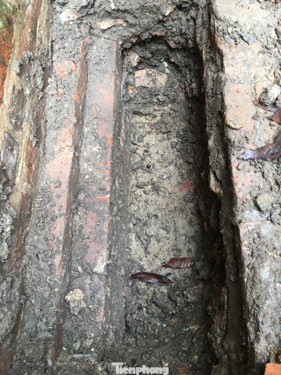 Kết quả kiể tra đế móng, mốc giới chỉ cách chân tường 12-20cm.