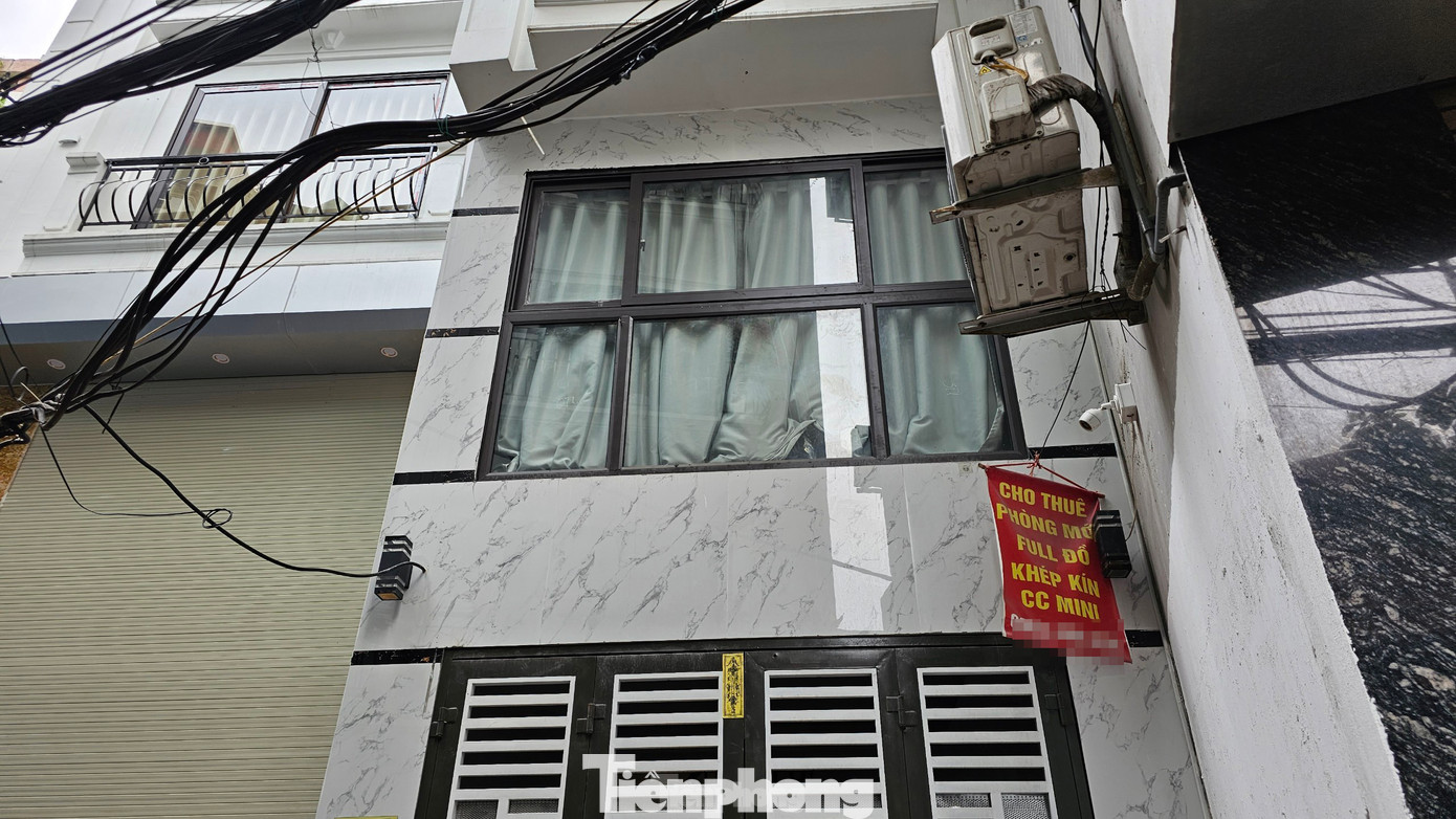 Hàng loạt biển cho thuê chung cư mini tại con ngõ 29 Khương Hạ.