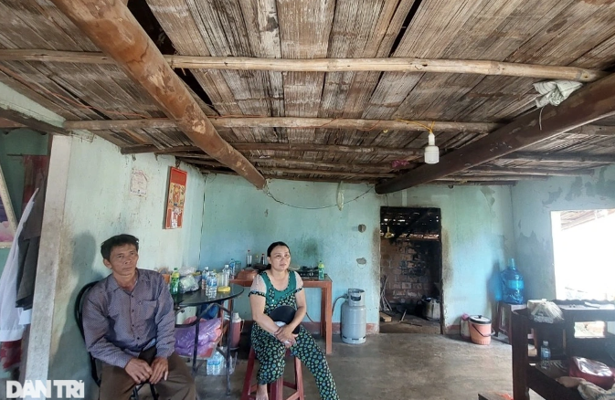 Ông Tra vào TPHCM làm thuê nuôi vợ và các con (Ảnh: Doãn Công).