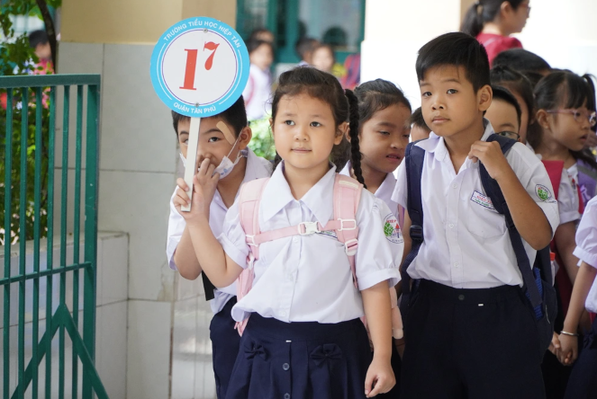 Học sinh Trường Tiểu học Hiệp Tân, quận Tân Phú, TPHCM (Ảnh: Huyên Nguyễn). Học sinh Trường Tiểu học Hiệp Tân, quận Tân Phú, TPHCM (Ảnh: Huyên Nguyễn).
