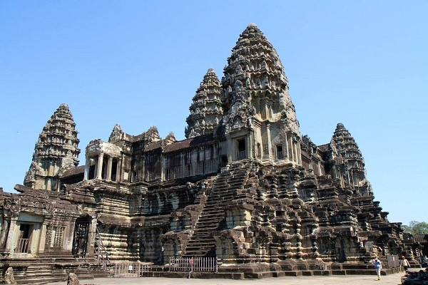 Quần thể di tích đền Angkor gồm bao nhiêu đền?