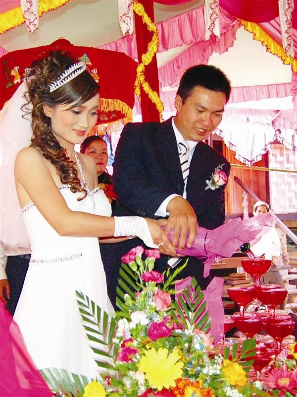 Trai tài gái sắc trong lễ cưới Trai tài gái sắc trong lễ cưới