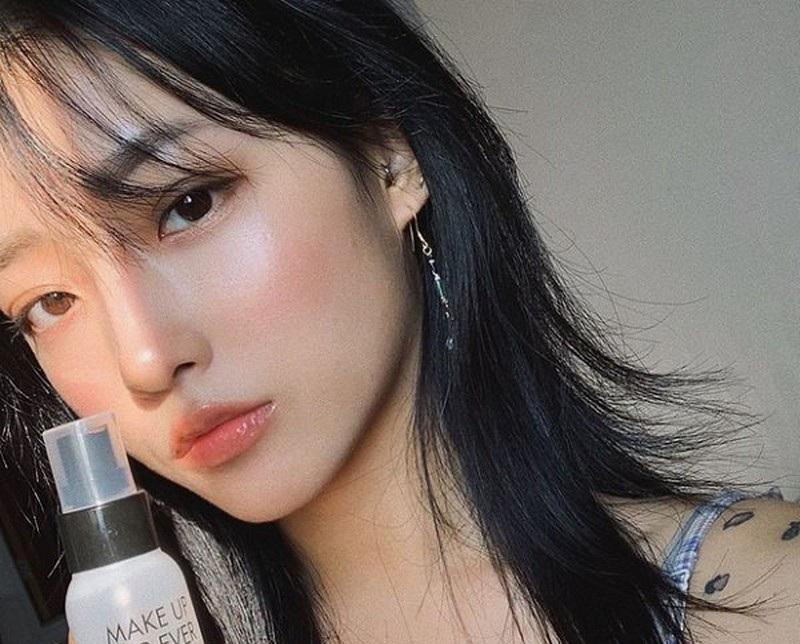 Đừng để nguyên lớp má hồng trên mặt rồi đi ngủ nhé! Đừng để nguyên lớp má hồng trên mặt rồi đi ngủ nhé!