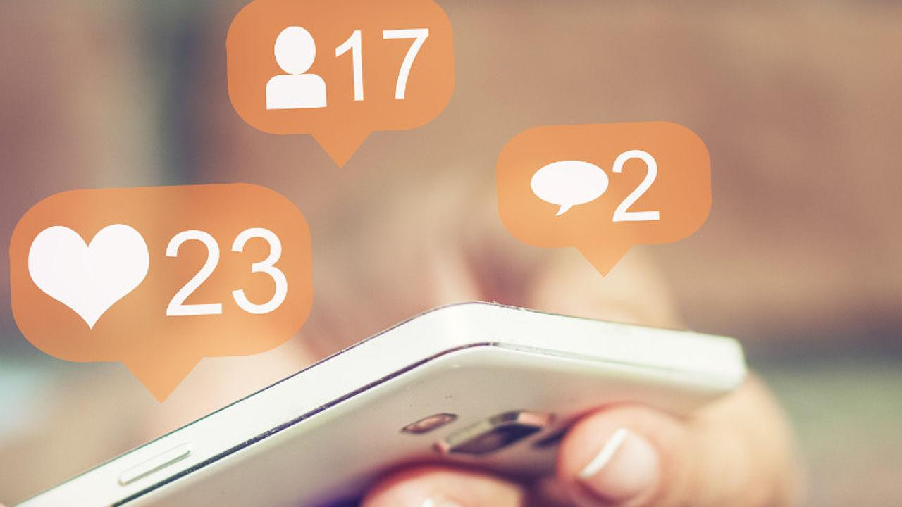 Khi lượng người theo dõi trên mạng xã hội của một người tăng lên, những nhận xét tiêu cực và kỳ quặc về họ cũng tăng theo. Khi lượng người theo dõi trên mạng xã hội của một người tăng lên, những nhận xét tiêu cực và kỳ quặc về họ cũng tăng theo.