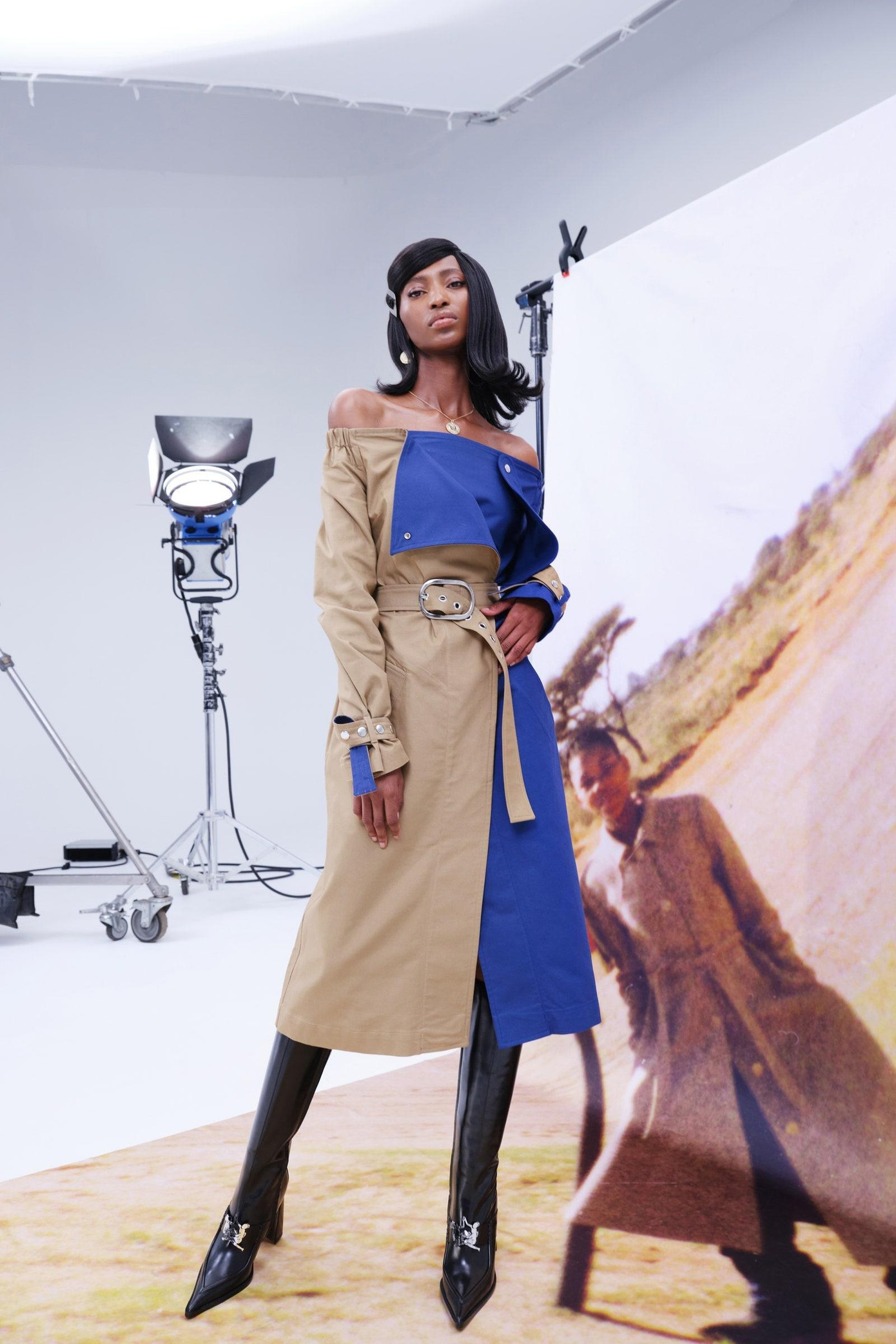 Thebe Magugu khiến chiếc áo choàng kinh điển trở thành chiếc đầm quá sáng tạo Thebe Magugu khiến chiếc áo choàng kinh điển trở thành chiếc đầm quá sáng tạo