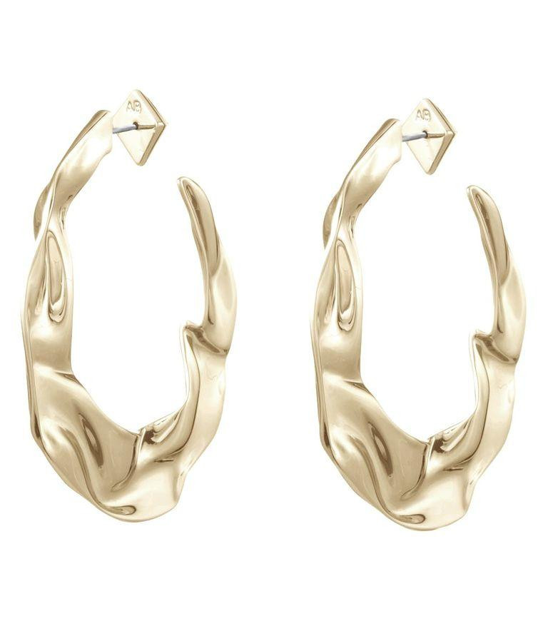 Giống như một miếng kim loại vò nhàu, trông nó rất đương đại.