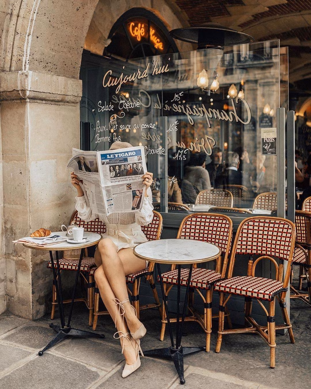 Hãy cứ đọc và đi khắp nơi, sự hiểu biết sẽ tự dày lên thêm.