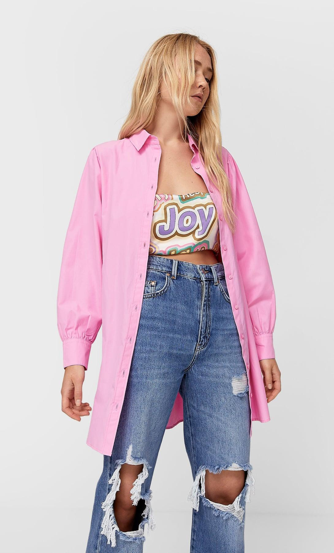 Khoác hờ chiếc áo sơmi rộng màu pastel bên ngoài là có ngay một outfit cực chất. Khoác hờ chiếc áo sơmi rộng màu pastel bên ngoài là có ngay một outfit cực chất.