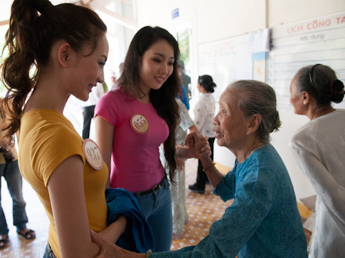 Nguyễn Thùy Linh, Diệp Hồng Đào được các cụ căn dặn trước khi chia tay