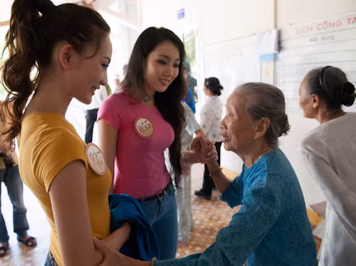 Nguyễn Thùy Linh, Diệp Hồng Đào được các cụ căn dặn trước khi chia tay