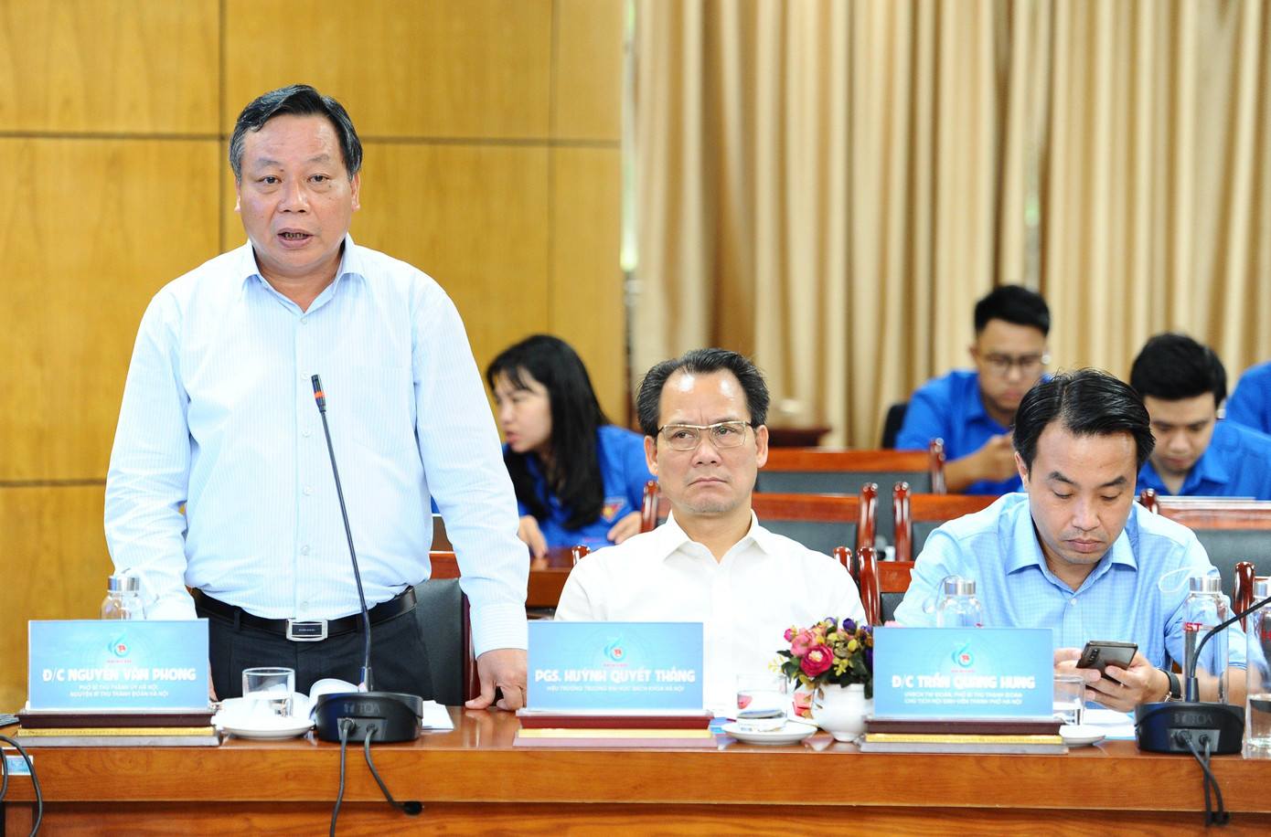 Ông Nguyễn Văn Phong, Phó Bí thư Thành ủy Hà Nội phát biểu tại diễn đàn Ông Nguyễn Văn Phong, Phó Bí thư Thành ủy Hà Nội phát biểu tại diễn đàn