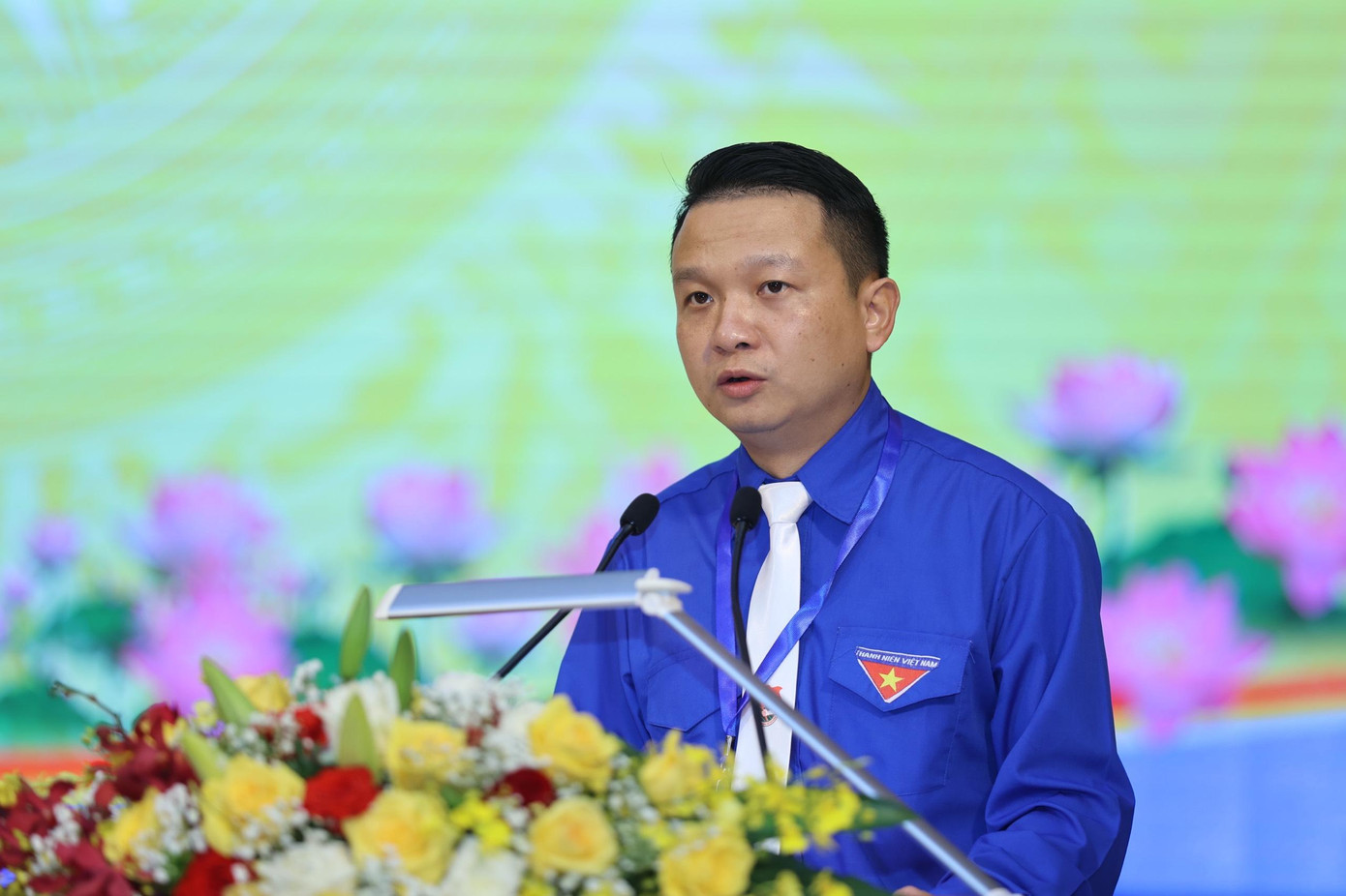 Anh Triệu Trí Lộc, Phó Bí thư Tỉnh Đoàn Yên Bái trình bày dự thảo Báo cáo chính trị trình Đại hội Đoàn XV. Ảnh: Như Ý