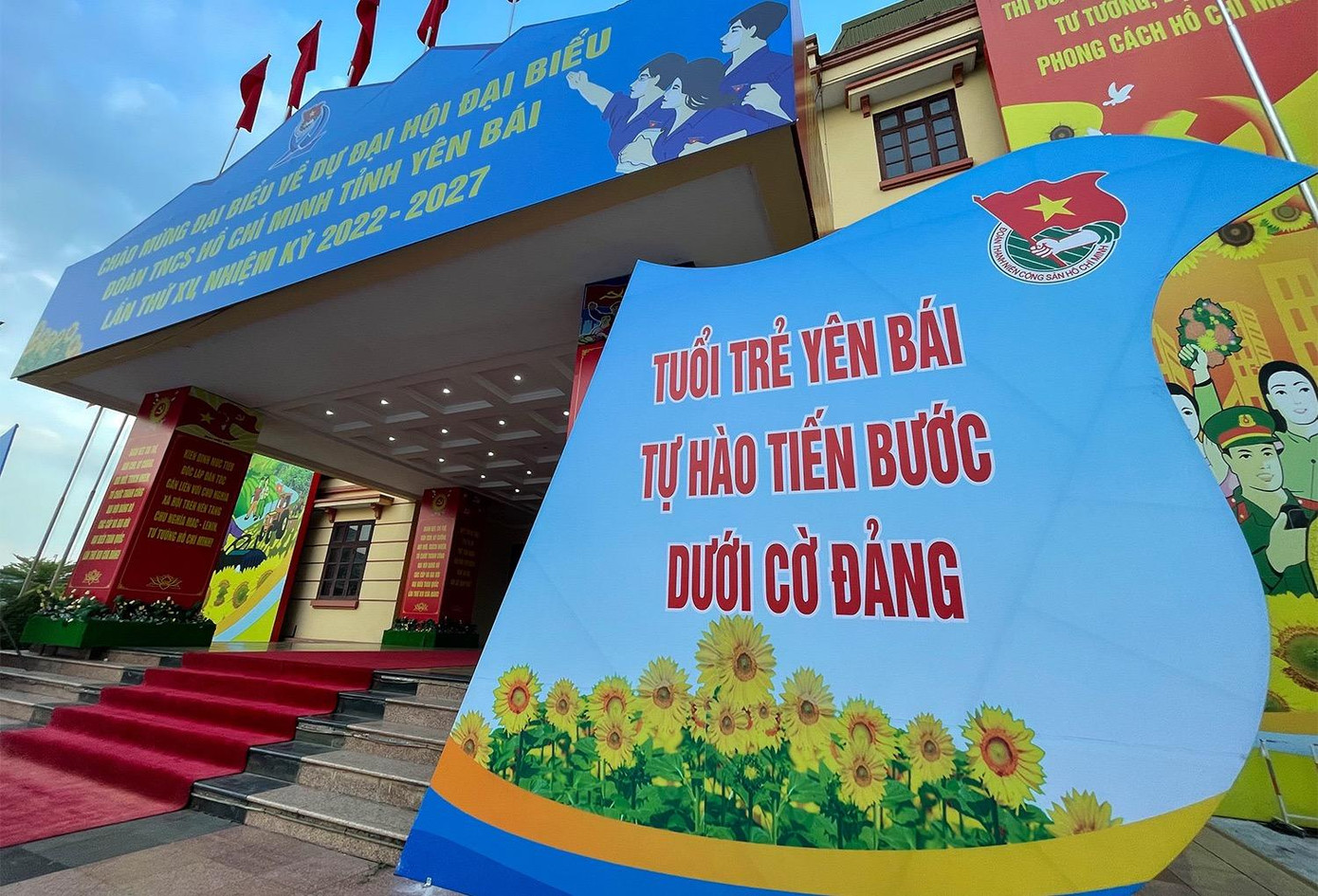 Những hình ảnh truyên truyền trực quan sinh động ấn tượng về Đại hội đại biểu Đoàn TNCS Hồ Chí Minh tỉnh Yên Bái khóa XV, nhiệm kỳ 2022 - 2027. Ảnh: Như Ý