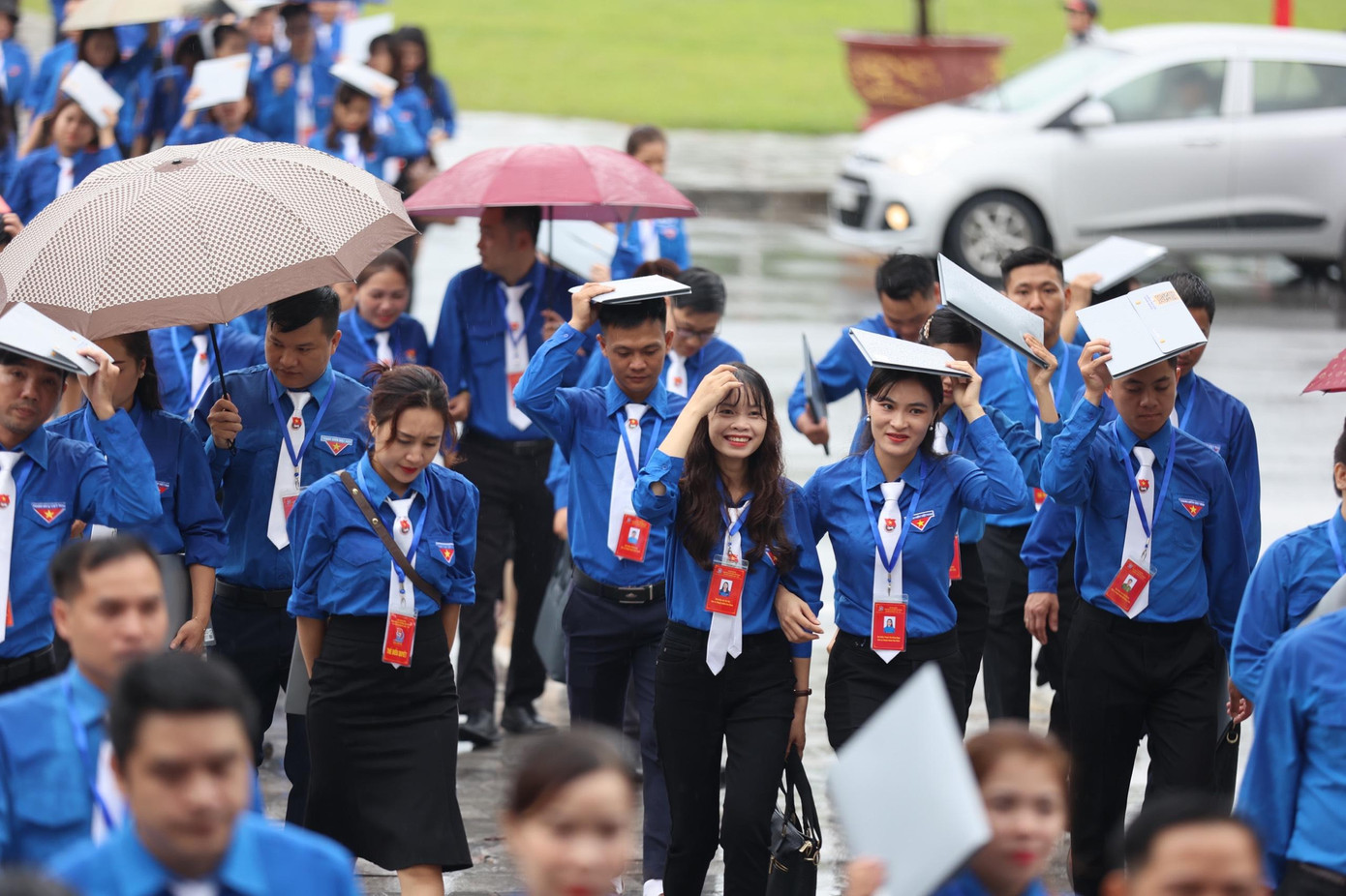Sáng 12/9, dù trời đổ mưa nhưng các đại biểu đến dự đại hội với niềm hân hoan, tươi trẻ. Ảnh: Như Ý