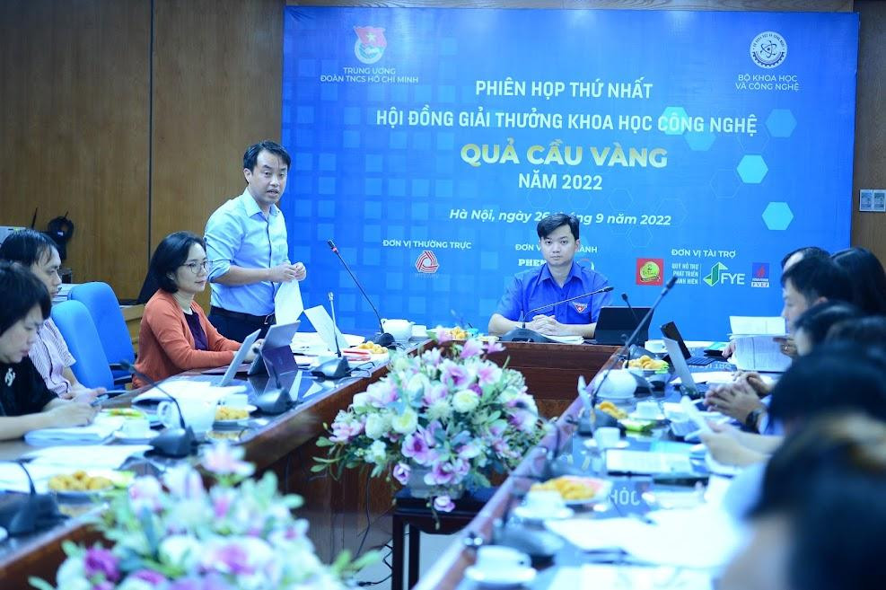 Anh Nguyễn Thiên Tú, Giám đốc Trung tâm phát triển Khoa học, Công nghệ và Tài năng trẻ, đơn vị thường trực giải thưởng báo cáo quá trình tổ chức tiếp nhận hồ sơ Quả Cầu Vàng năm 2022.