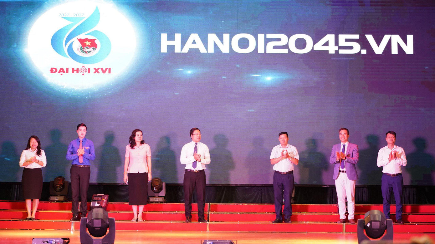 Các đại biểu làm lễ ra mắt website Hanoi2045.vn