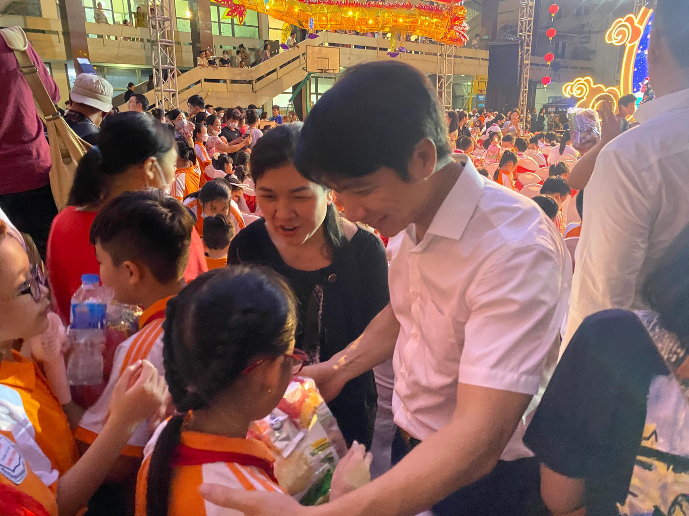 Anh Nguyễn Ngọc Lương, Bí thư Trung ương Đoàn, Chủ tịch Hội LHTN Việt Nam tại chương trình Trung thu cho em Anh Nguyễn Ngọc Lương, Bí thư Trung ương Đoàn, Chủ tịch Hội LHTN Việt Nam tại chương trình Trung thu cho em