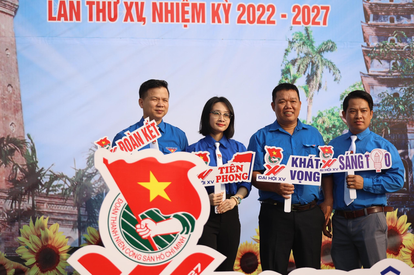 Các đại biểu chụp ảnh lưu niệm tại đại hội. Ảnh: Như Ý