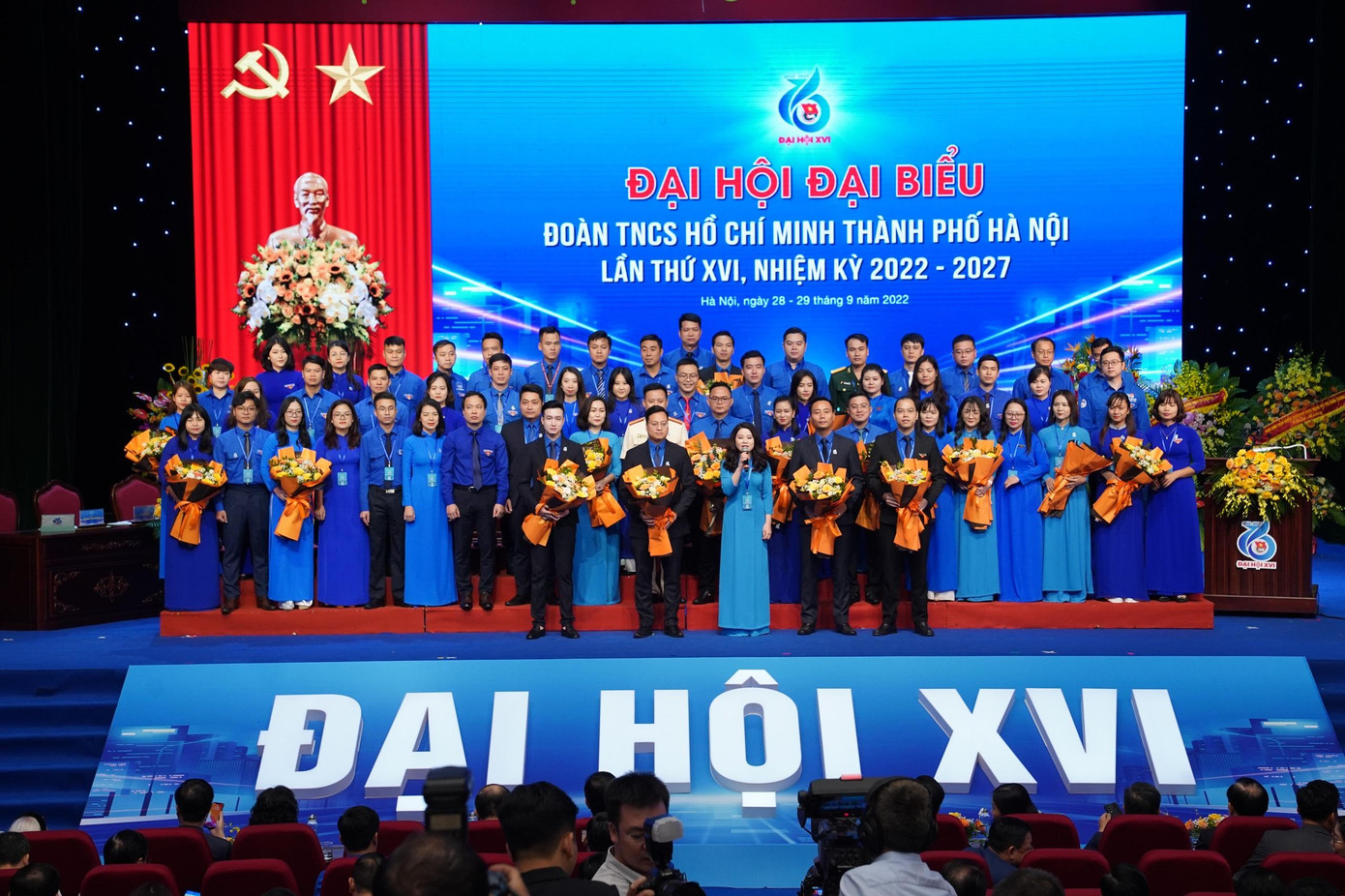 Ban Chấp hành khóa mới ra mắt đại hội. Ảnh: Trọng Tài