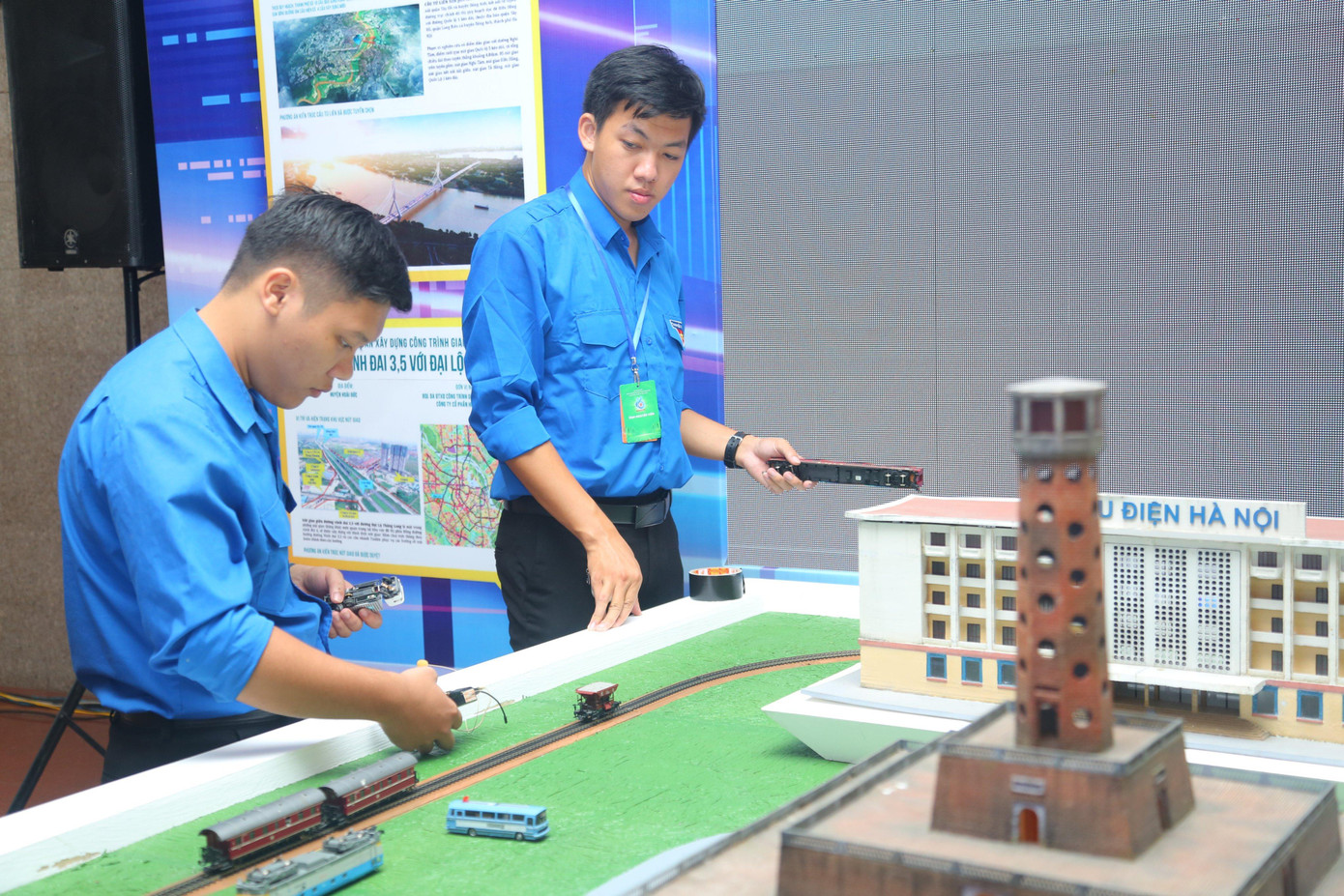 Không gian triển lãm sáng tạo thu hút sự quan tâm của các bạn trẻ Không gian triển lãm sáng tạo thu hút sự quan tâm của các bạn trẻ