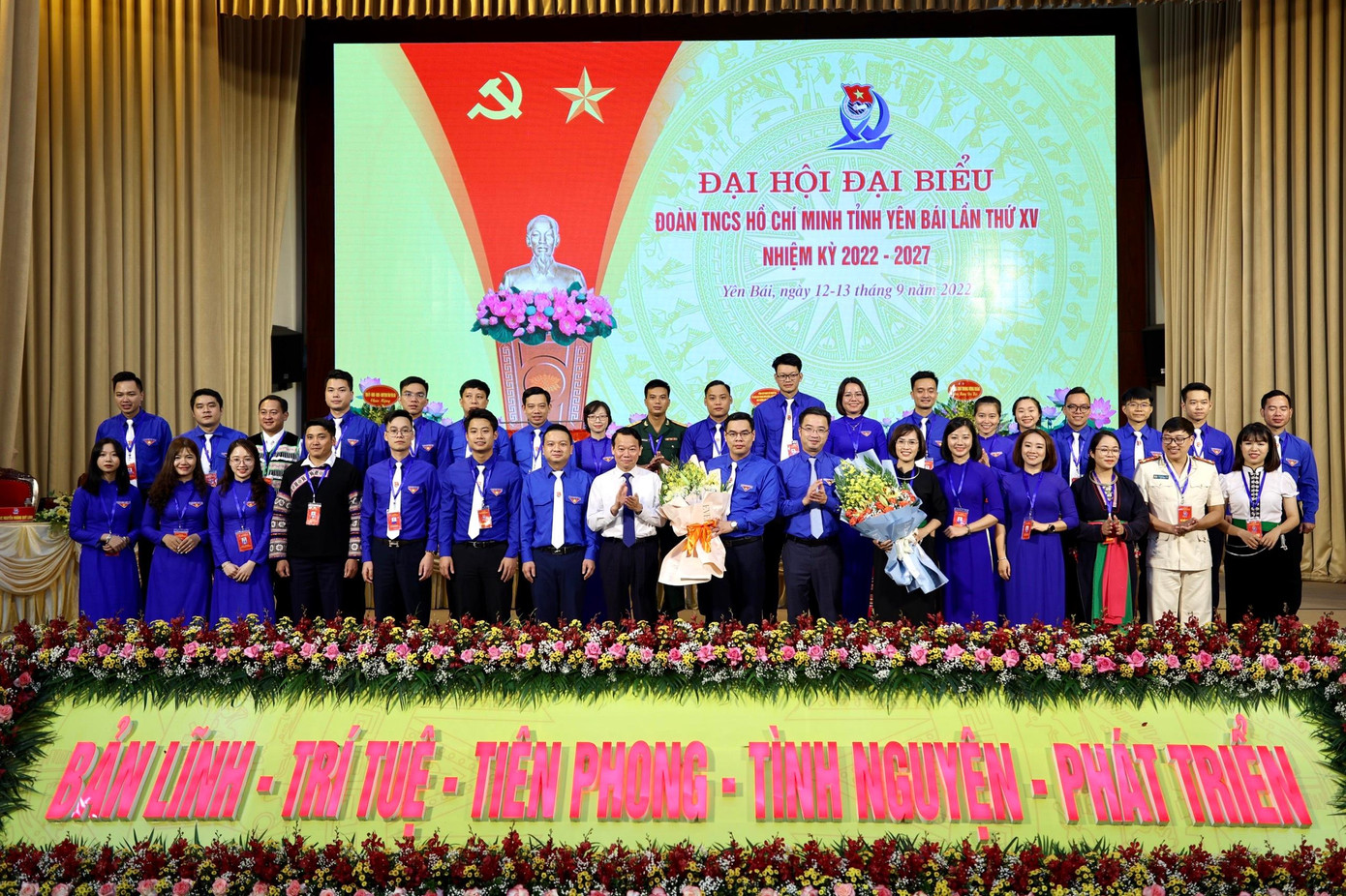 Ban Chấp hành Tỉnh Đoàn Yên Bái khóa XV, nhiệm kỳ 2022 - 2027, ra mắt đại hội (Ảnh: Như Ý)