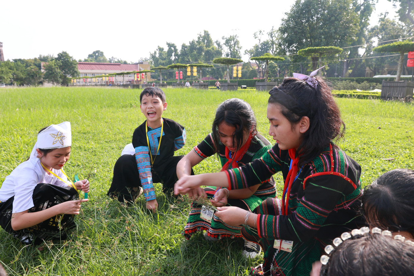 Các đại biểu thiếu nhi dân tộc vui chơi tại Hoàng Thành Thăng Long. (Ảnh: Như Ý) Các đại biểu thiếu nhi dân tộc vui chơi tại Hoàng Thành Thăng Long. (Ảnh: Như Ý)