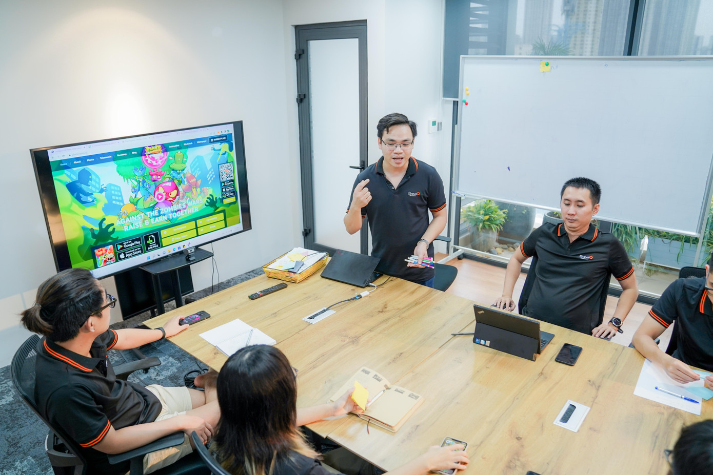 Anh Phạm Anh Tuấn giới thiệu về sản phẩm game Plant Empires Anh Phạm Anh Tuấn giới thiệu về sản phẩm game Plant Empires