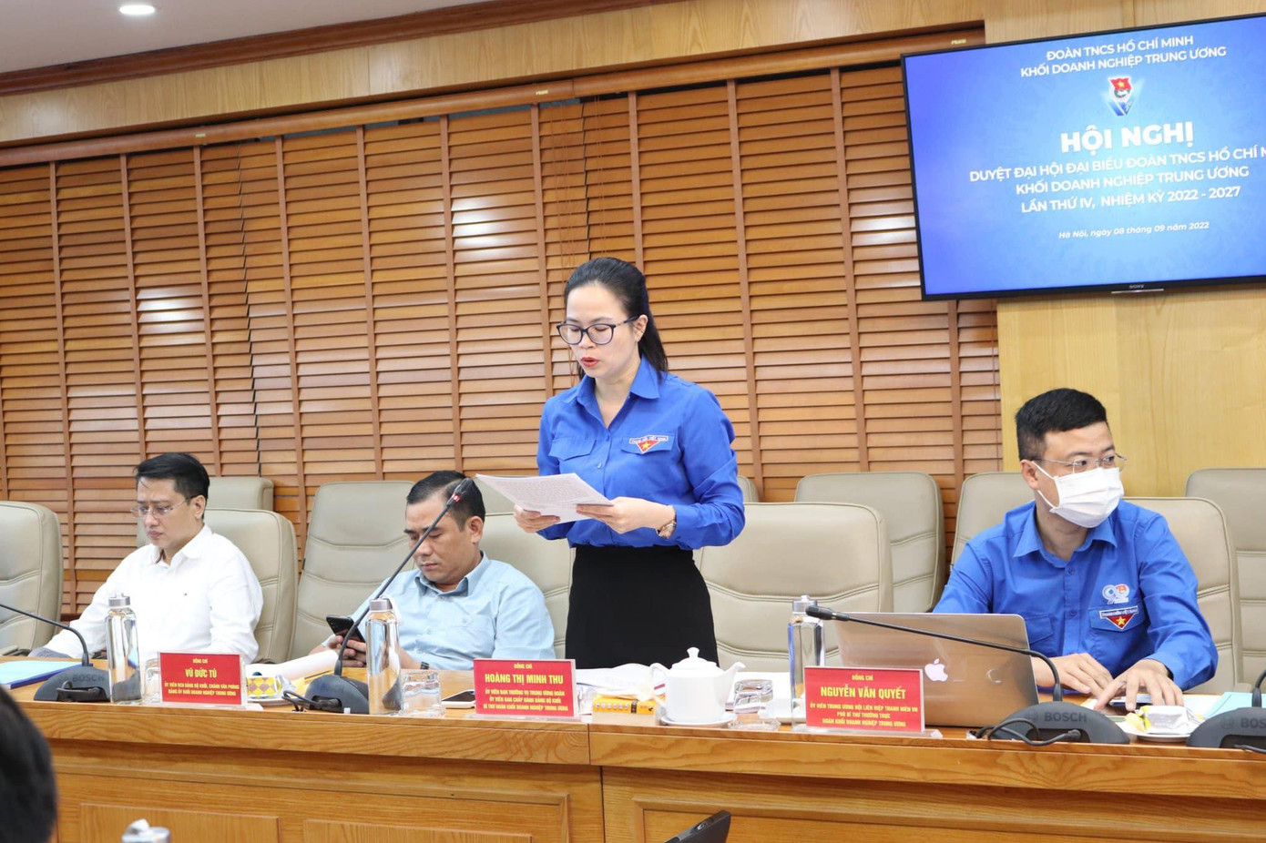 Chị Hoàng Thị Minh Thu, Bí thư Đoàn Khối Doanh nghiệp T.Ư báo cáo công tác chuẩn bị tổ chức đại hội Chị Hoàng Thị Minh Thu, Bí thư Đoàn Khối Doanh nghiệp T.Ư báo cáo công tác chuẩn bị tổ chức đại hội