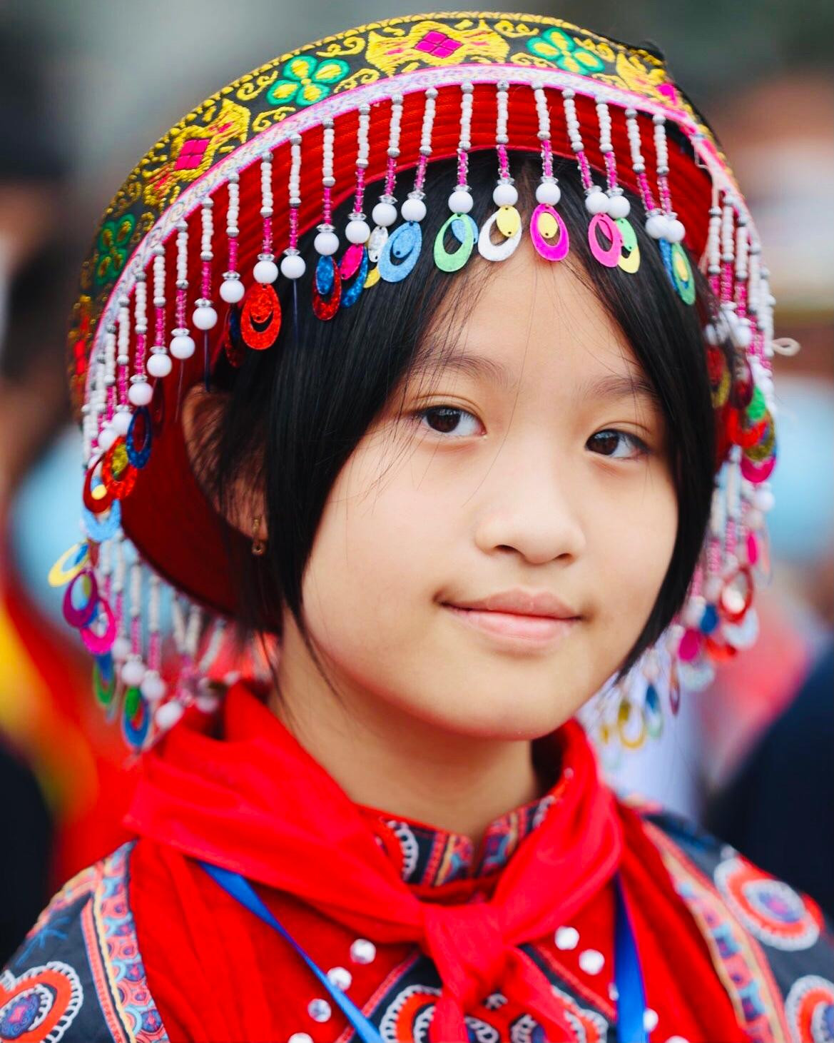 Bên cạnh đó, tích cực tìm hiểu lịch sử, gần gũi và phát huy các giá trị văn hoá tốt đẹp của dân tộc, phấn đấu trở thành con ngoan, trò giỏi, đội viên tốt để xây dựng đất nước Việt Nam ngày càng giàu đẹp, văn minh sánh vai các cường quốc năm châu như Bác Hồ kính yêu hằng mong ước. - Ảnh: Như Ý