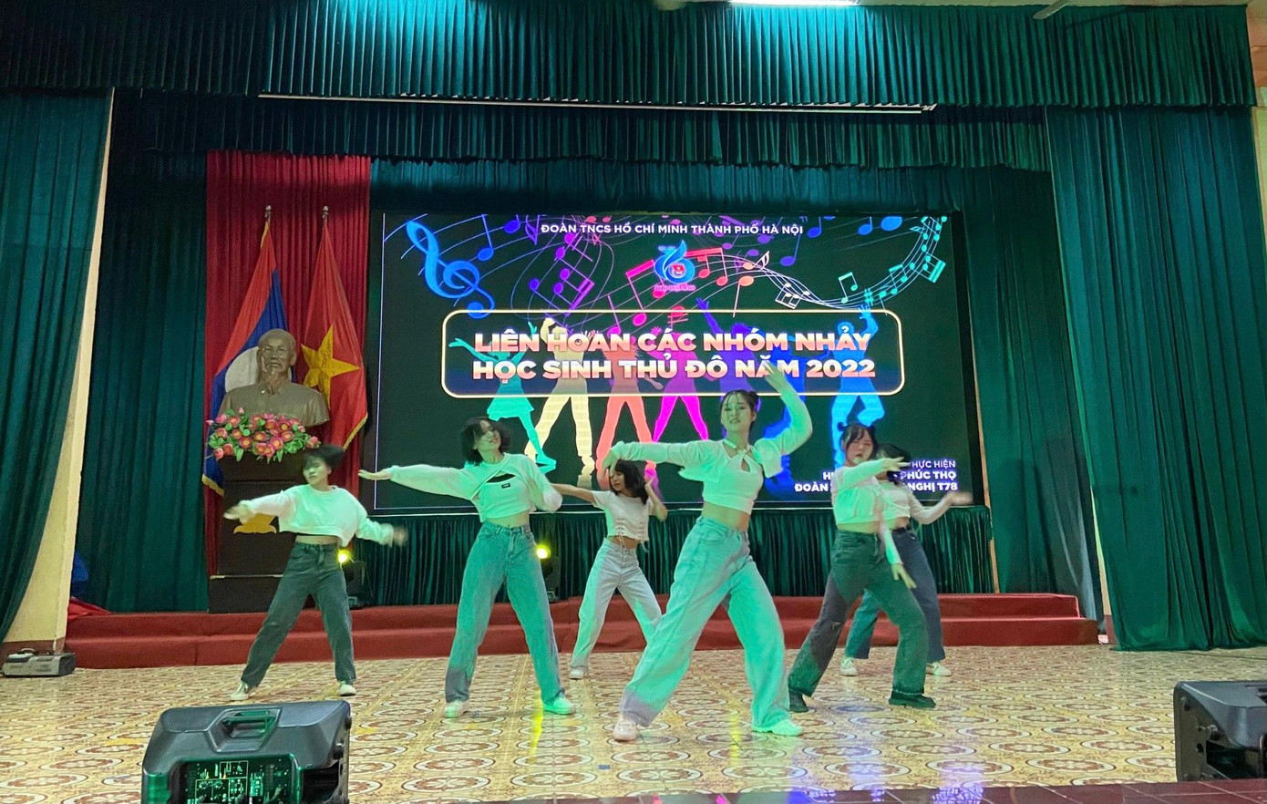 Những màn nhảy dân vũ ấn tượng