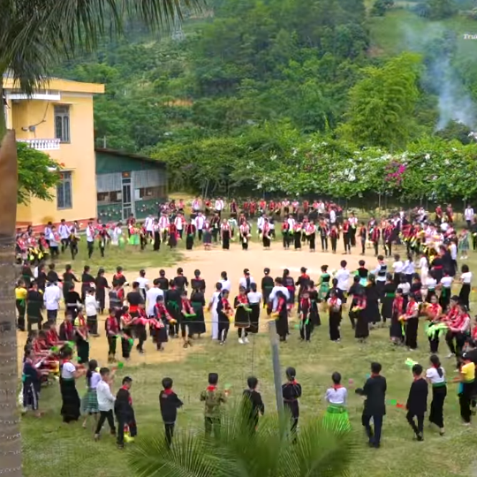 Mô hình giờ ra chơi trường em Mô hình giờ ra chơi trường em