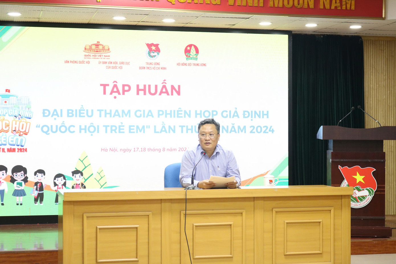 Vụ trưởng Vụ Văn hóa, Giáo dục, Văn phòng Quốc hội Vũ Minh Đạo giới thiệu về Quốc hội, vai trò đại biểu Quốc hội; trách nhiệm của đại biểu Quốc hội khi tham gia thảo luận, tranh luận tại phiên họp; các vị trí điều hành tại Quốc hội...