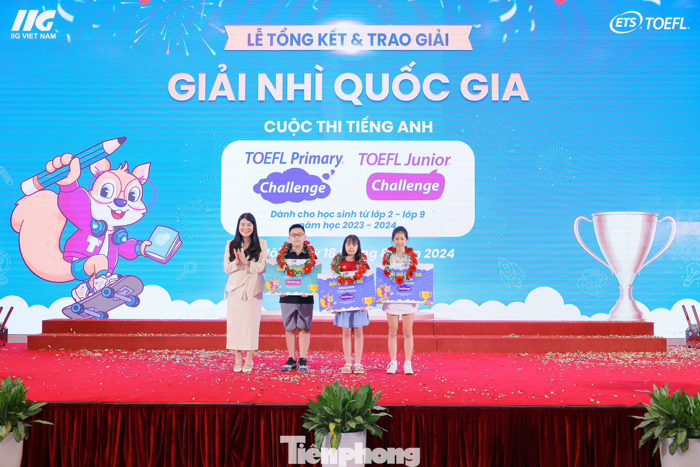 Ban tổ chức trao giải Nhì cấp Quốc gia