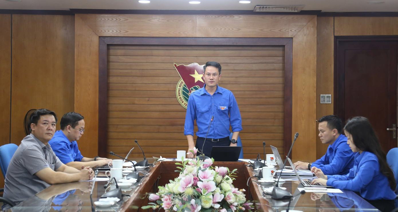 Anh Nguyễn Kim Quy - Phó Chủ tịch Thường trực Trung ương Hội LHTN Việt Nam chủ trì hội nghị.