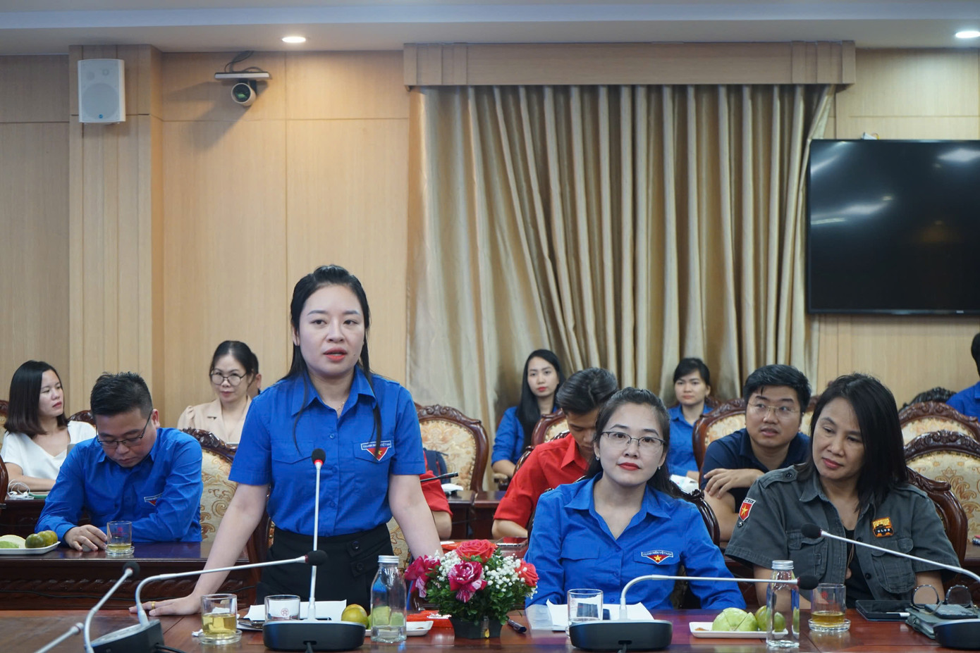 Các đại biểu trao đổi tại hội nghị Các đại biểu trao đổi tại hội nghị