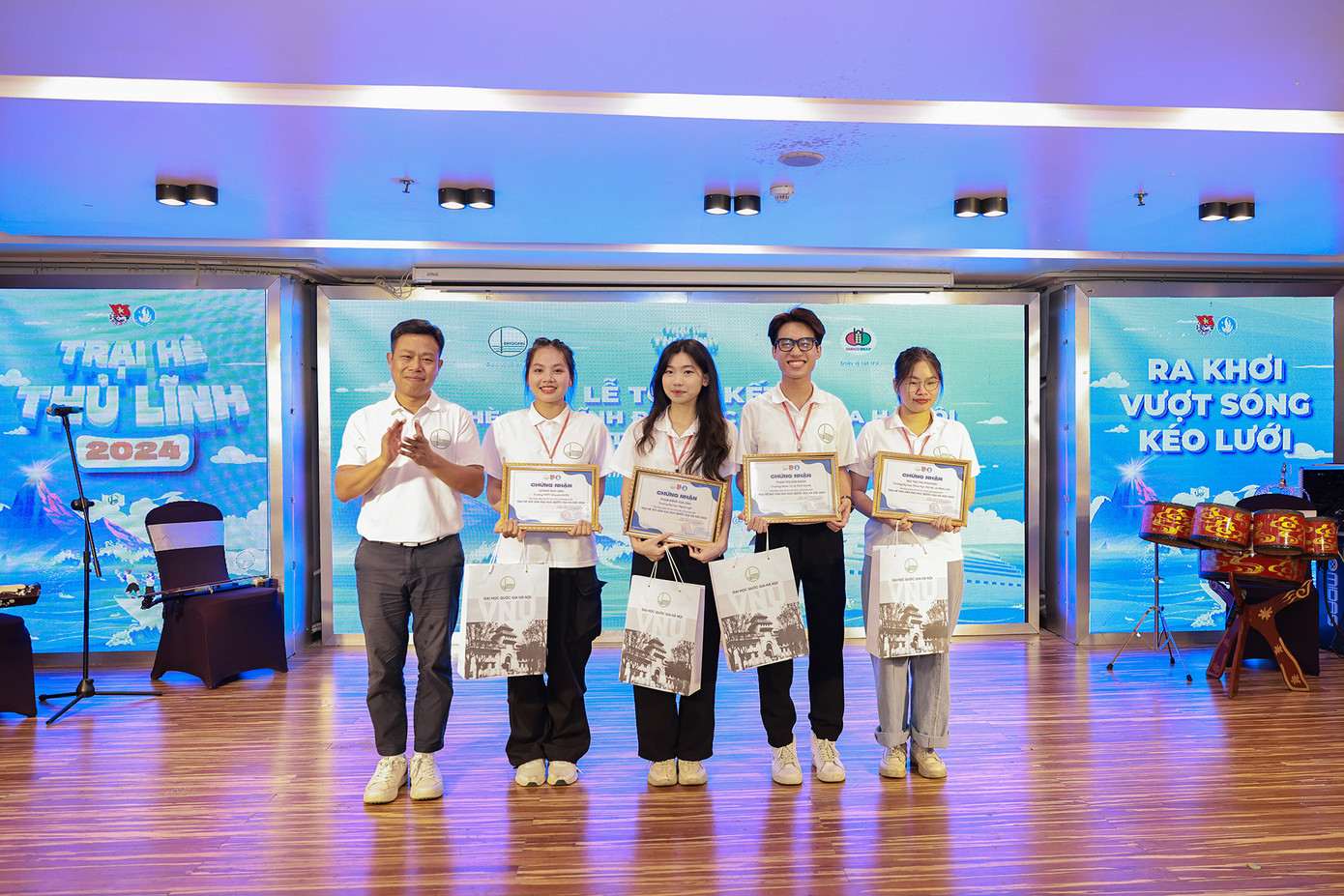 Tại chương trình, Ban tổ chức đã trao giấy chứng nhận cho 55 học viên tham dự Trại hè Thủ lĩnh 2024. Tại chương trình, Ban tổ chức đã trao giấy chứng nhận cho 55 học viên tham dự Trại hè Thủ lĩnh 2024.