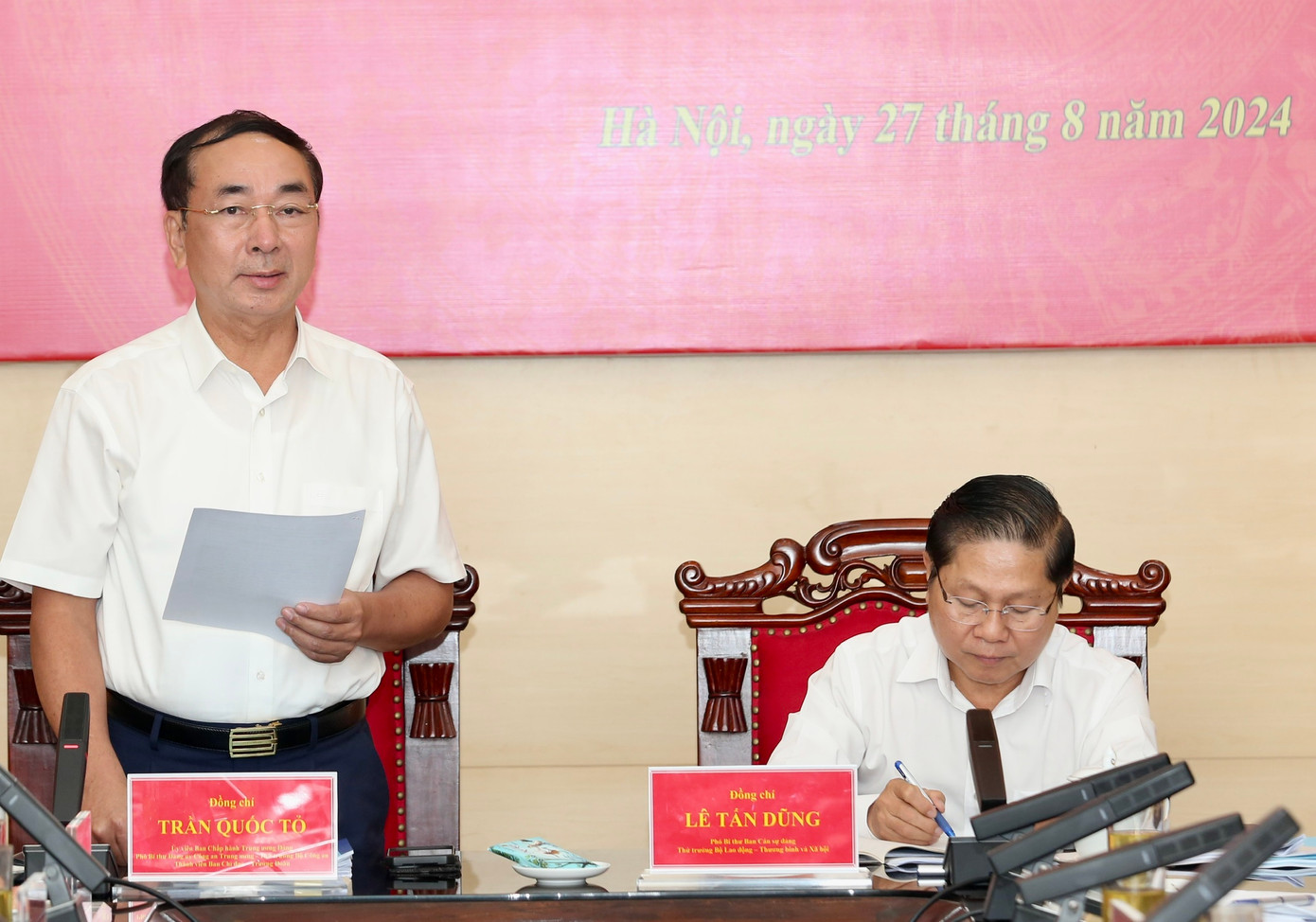 Thượng tướng Trần Quốc Tỏ - Thứ trưởng Bộ Công an phát biểu tại buổi làm việc. Thượng tướng Trần Quốc Tỏ - Thứ trưởng Bộ Công an phát biểu tại buổi làm việc.