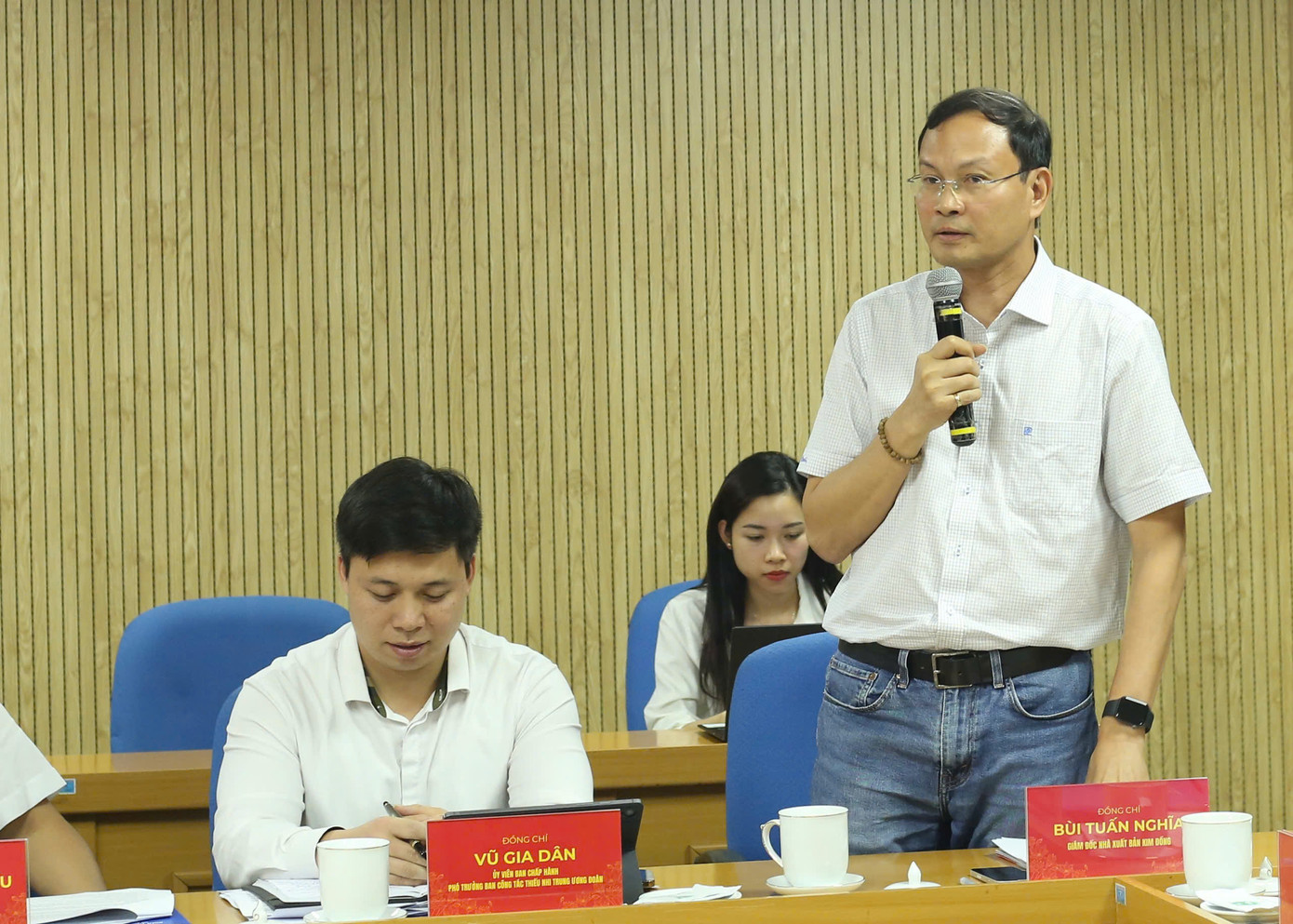 Ông Bùi Tuấn Nghĩa - Giám đốc NXB Kim Đồng trao đổi tại buổi làm việc. Ảnh: Bảo Anh